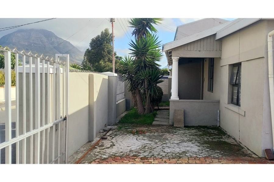 10 Bedroom Property for Sale in Maitland Western Cape